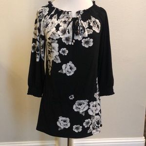 White House Black Market Top XS